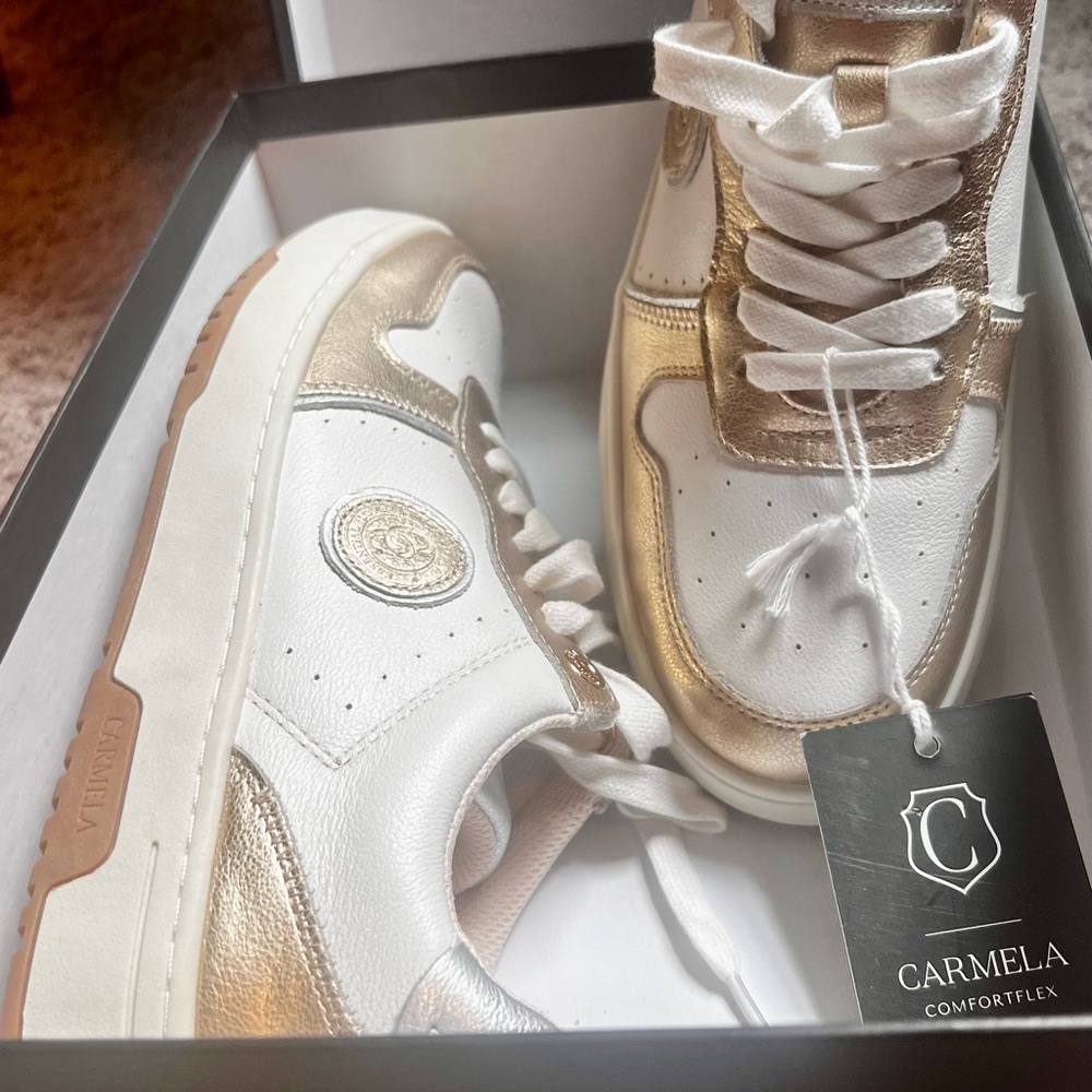 CARMELA Ice Made In Spain Leather Sneakers